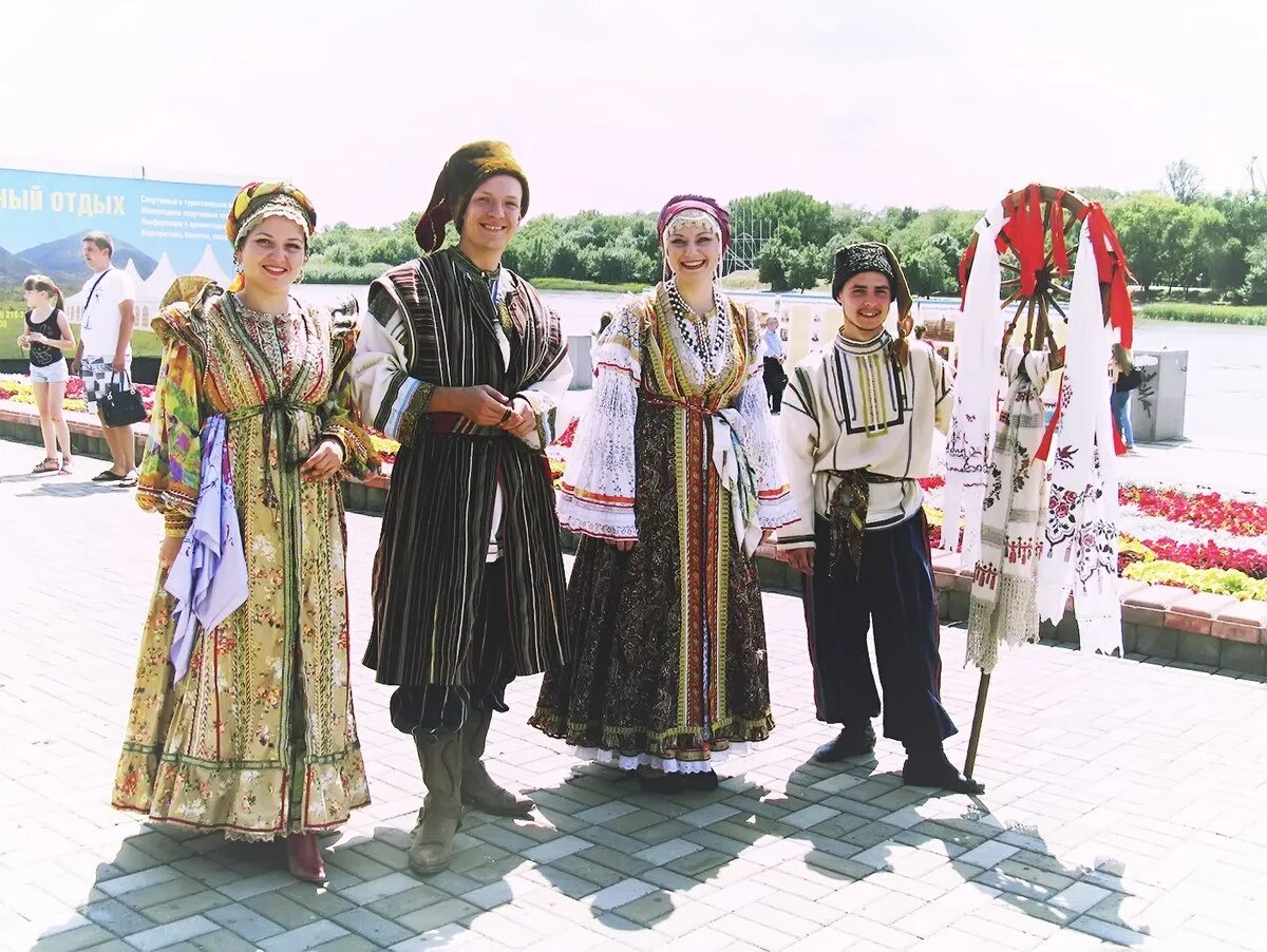 Казаки на Дону в Ростове-на-Дону. Донские казаки Ростов на Дону. Костюмы народов Дона. Народы ростова на дону