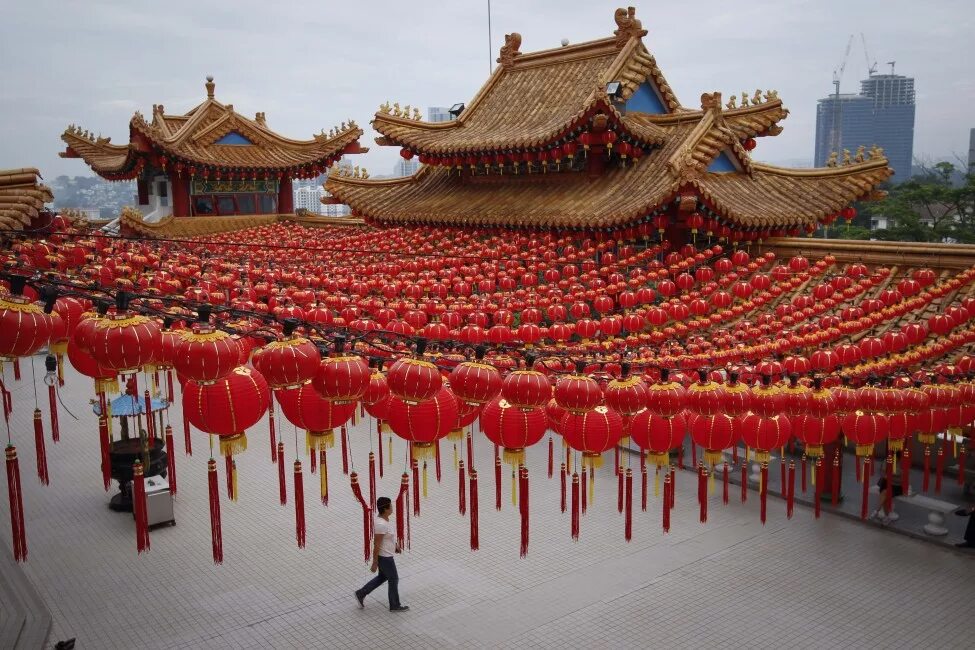 Какой бывает китай. Гуйян Китай храм. Китайский новый год. Китайские традиции. Традиционные китайские праздники.