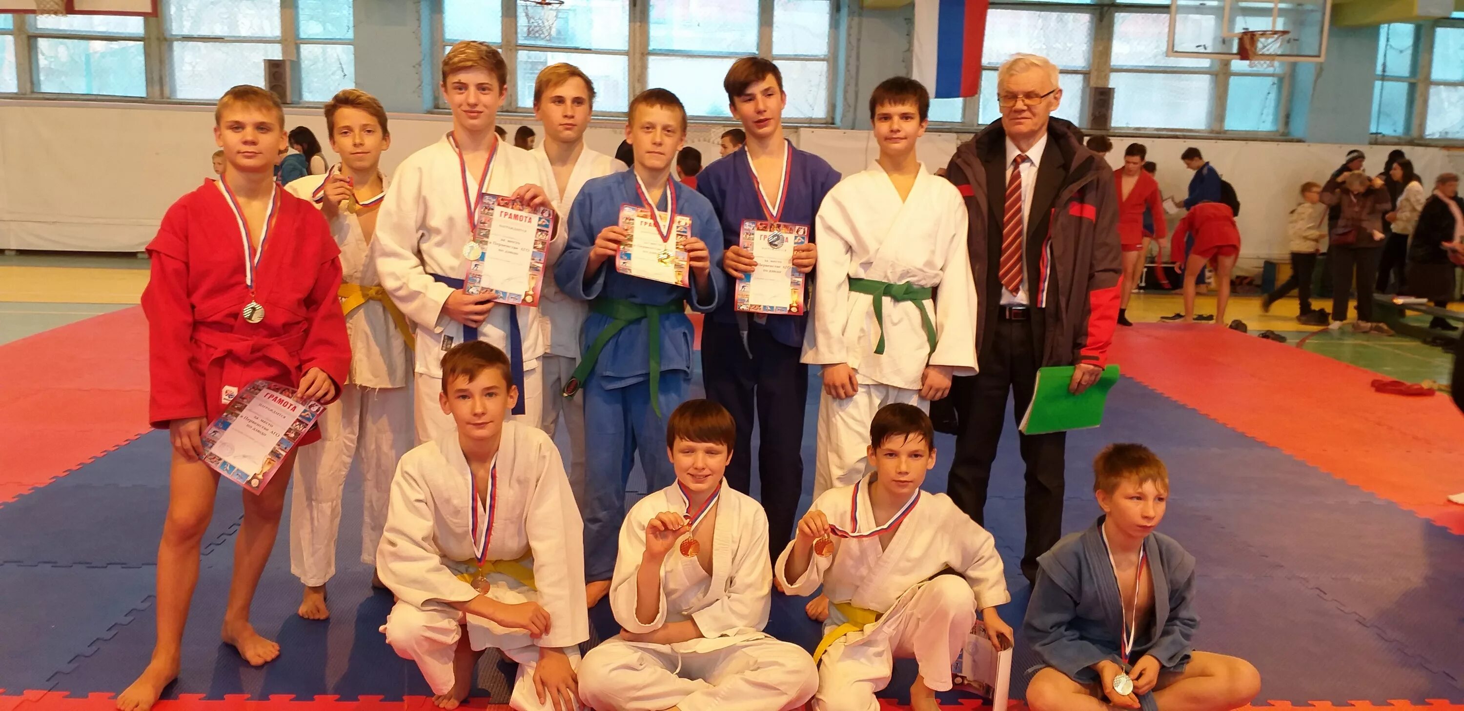 Моника бургес дзюдо. Дзюдо в ростов на дону сош 3. Центр олимпийской подготовки по дзюдо челябинск. Тренировка дзюдоистов. Домашнее дзюдо.