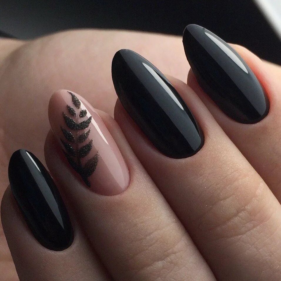 Глянцевые формы. Черные ногти. Красивые черные ногти. Черные овальные ногти. Маникюр в чёрных тонах на длинные ногти.