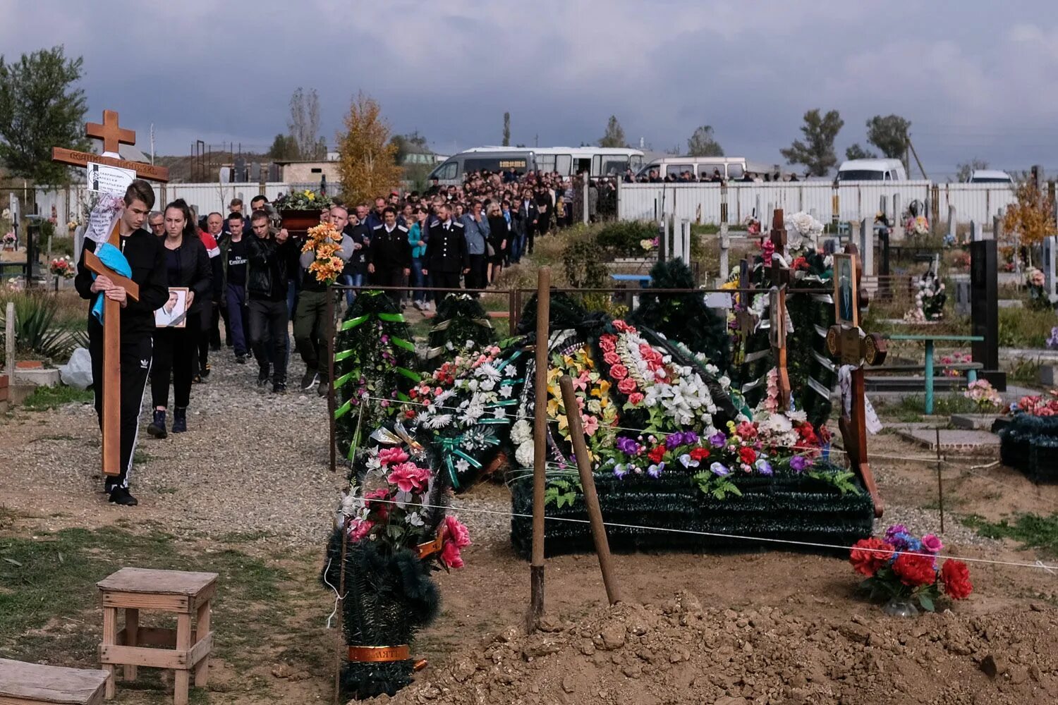 Кладбище поселка Сенной Темрюкского района. Салахиев Керчь. Могилы погибших в Керчи.