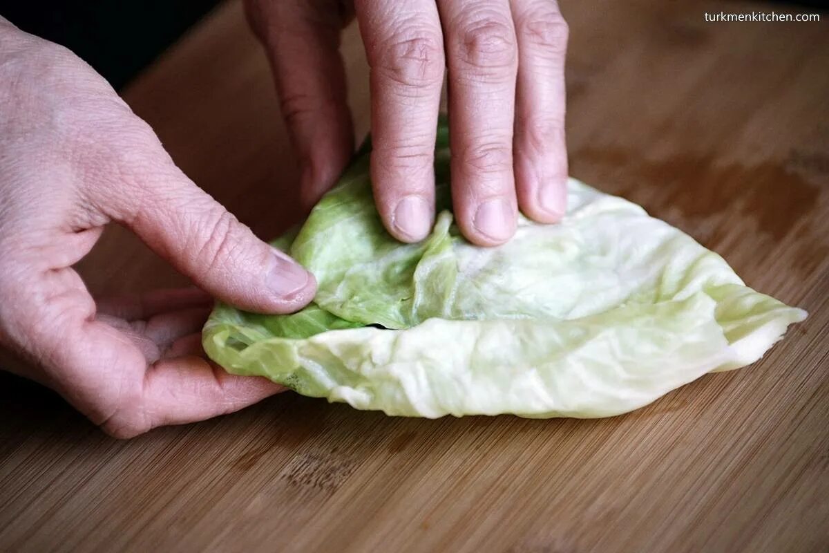 Капустный лист при боли. Капустный лист. Компресс с капустным листом. Капустный лист прикладывают.