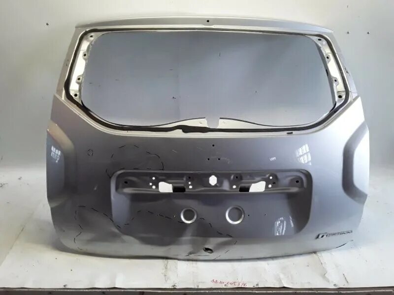 Renault duster дверь задняя. Дверь багажника duster sat. Крышка багажника renault duster. Крышка багажника рено дастер. Дверь багажника renault duster 2020.