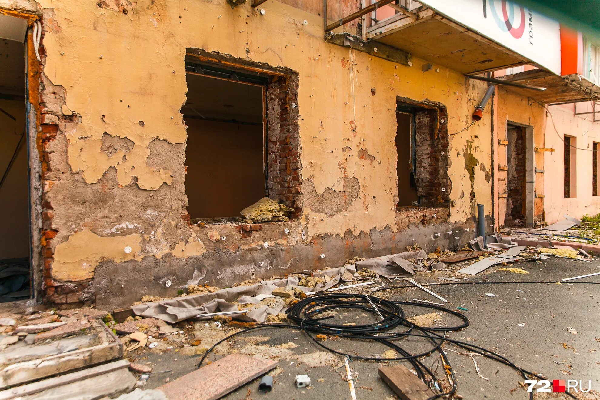 новости сноса аварийного жилья. аварийное жилье. знамя октября снос. новости сноса аварийного жилья. сносят дом.