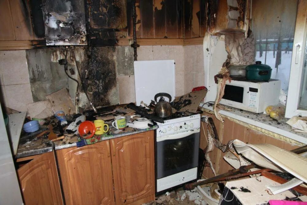 Взрыв газовой колонки в квартире. ГАЗ В квартире. Сгорела кухня в квартире. Взорвалась колонка газовая.
