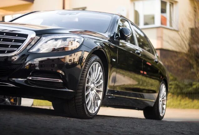 S 600 60. Mercedes-Maybach s 560. Мерседес Майбах 600. Мерседес Майбах Лонг. Мерседес s600 Maybach long.