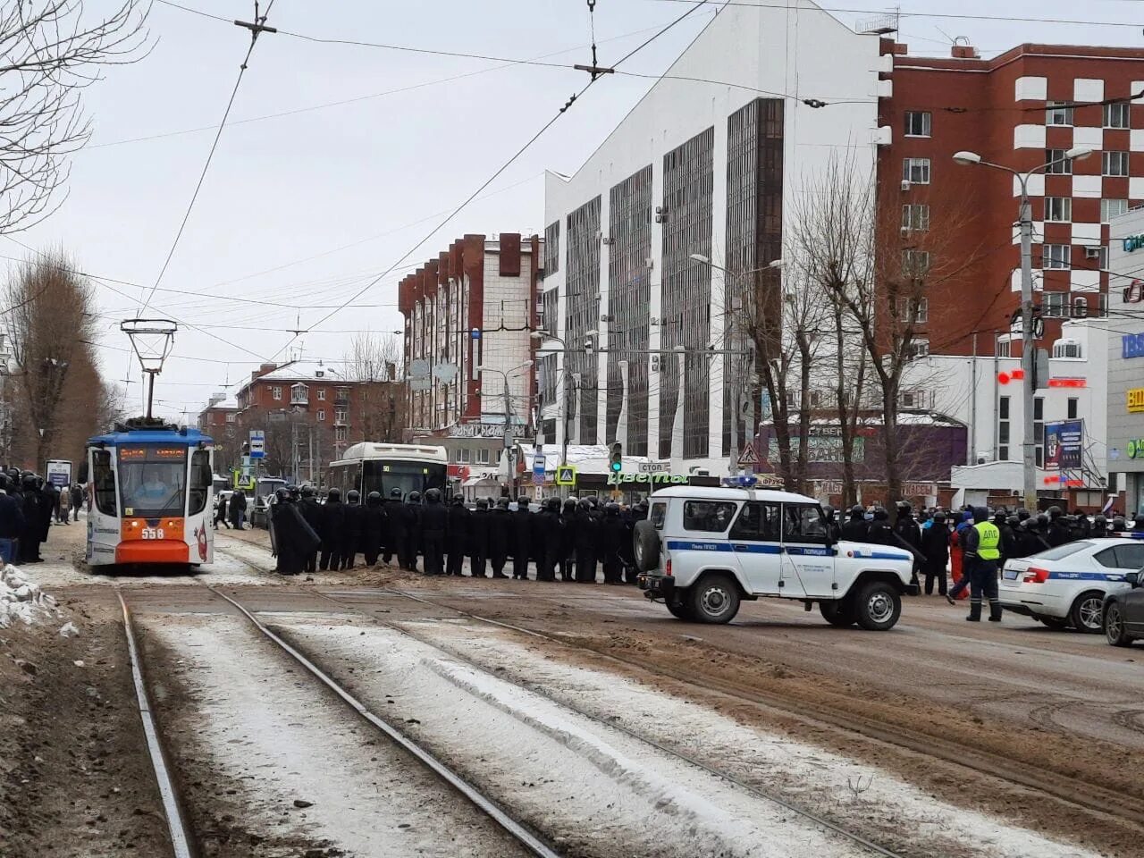 Пермь митинг 31 января 2021. Пермь сейчас. ОМОН перекрытие дороги. Митинг в Перми сегодня.