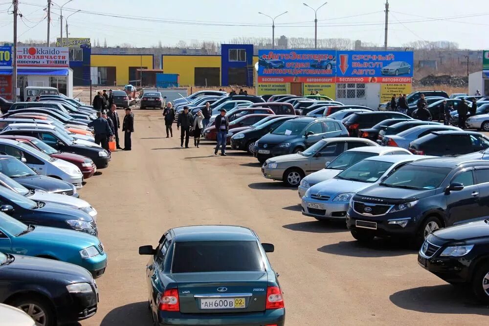 Рынок автомобилей. Рынок автомобилей с пробегом. Автомобильный рынок в Москве. Машина базар.