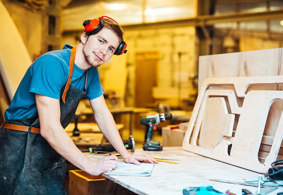 Repairman. Помощник мастера. Мастер автосервиса. Требуется помощник мастера по автосвету. Ремонтщик.