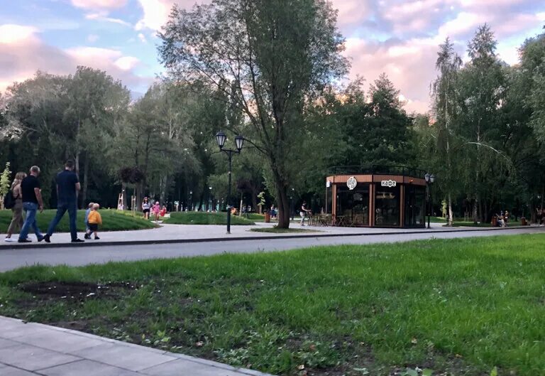 Нижний парк липецк. Фонтан петергофа чаши 18 век. Нижний парк липецк камеры. Фонтаны чаши в петергофе. Парк молодежный липецк.