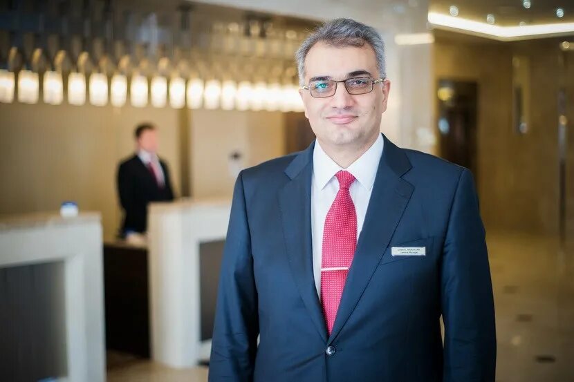 генеральный менеджер отеля коринтия санкт-петербург. Nicolas chammaa генеральный менеджер. директор отеля. владелец рэдиссон hotel group. дариус генеральный менеджер.