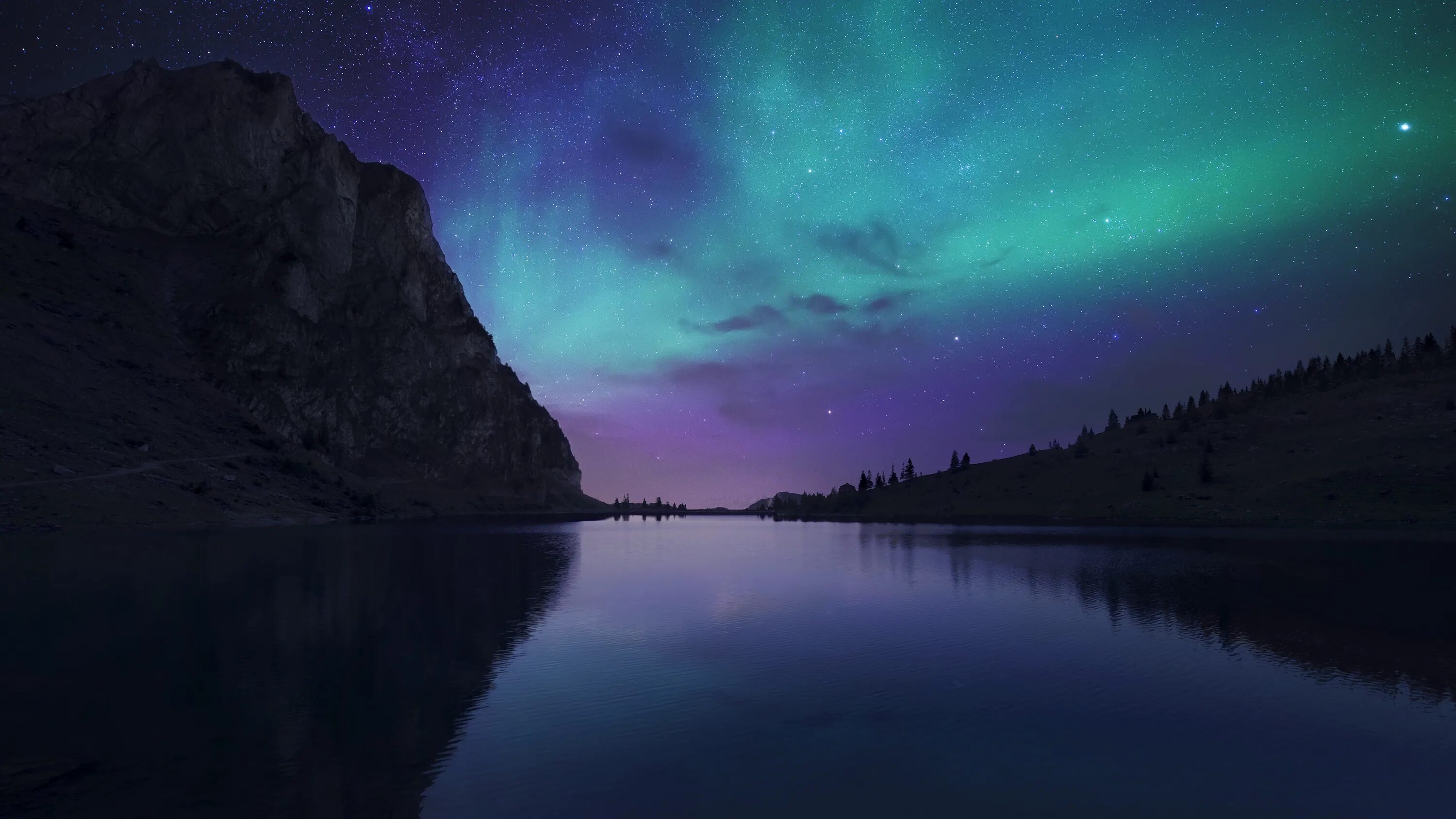 C aurora. Aurora borealis северное сияние. северное сияние озеро горы. айфон 13 северное сияние. ночное небо.