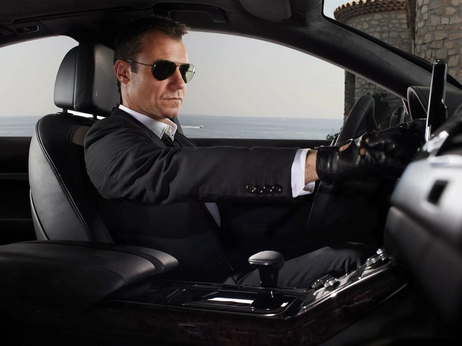 Водитель. Праворульные автомобили. Личный водитель. Техник перегонщик. Джейсон стэтхэм в фильме перевозчик.