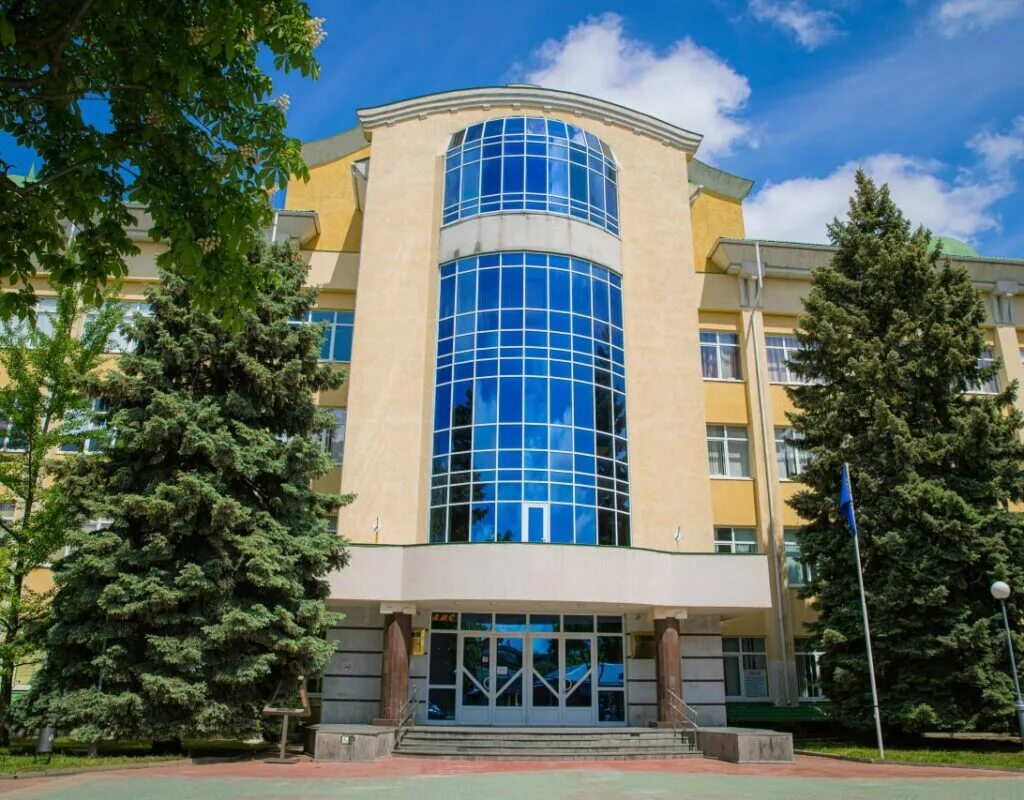 Главный корпус агу майкоп. Майкоп государственный университет. Главный корпус агу майкоп. Агу университет майкоп. Филиал агу майкоп.