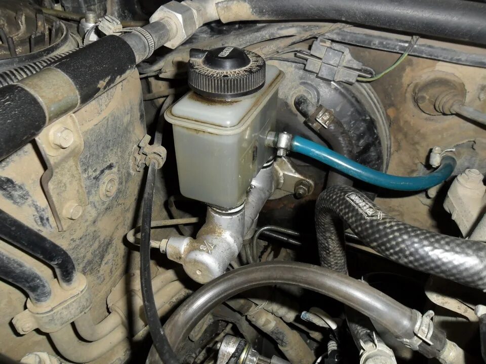 Расположение трубок тормозного цилиндра мазда 626. Течет главный тормозной цилиндр ваз 2109. Ваз 2115 первый цилиндр. Перестал работать 4 цилиндр. Перестал работать 4 цилиндр.