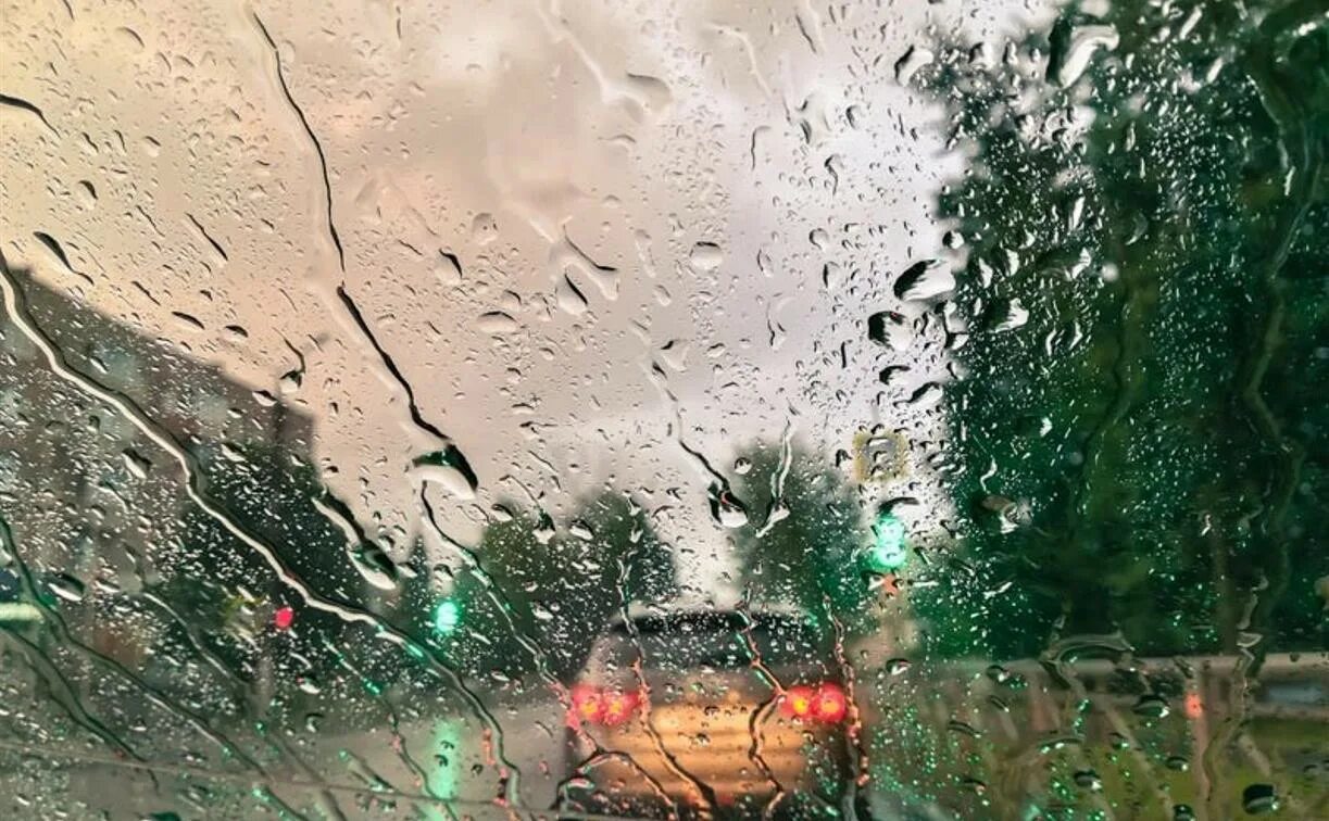 Дождь до 3 часов. Ржавый дождь пермь. Слабый дождь. Капли дождя. Дождь в окне.