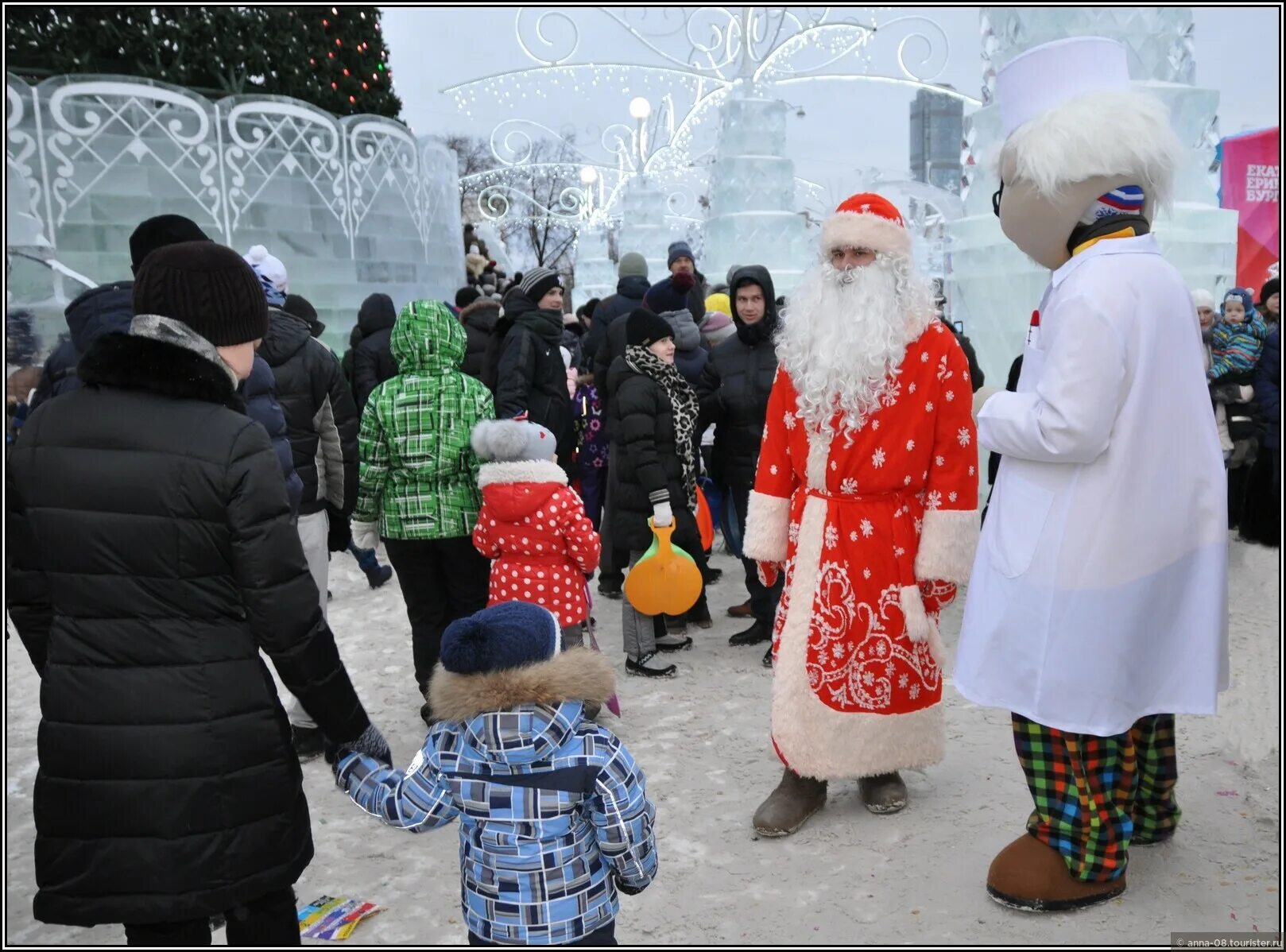 старый новый год в екатеринбурге. новогодний первоуральск. екатеринбург иллюминация. ледовые городки в сургуте 2022. ледяной городок екатеринбург 2022 открытие.