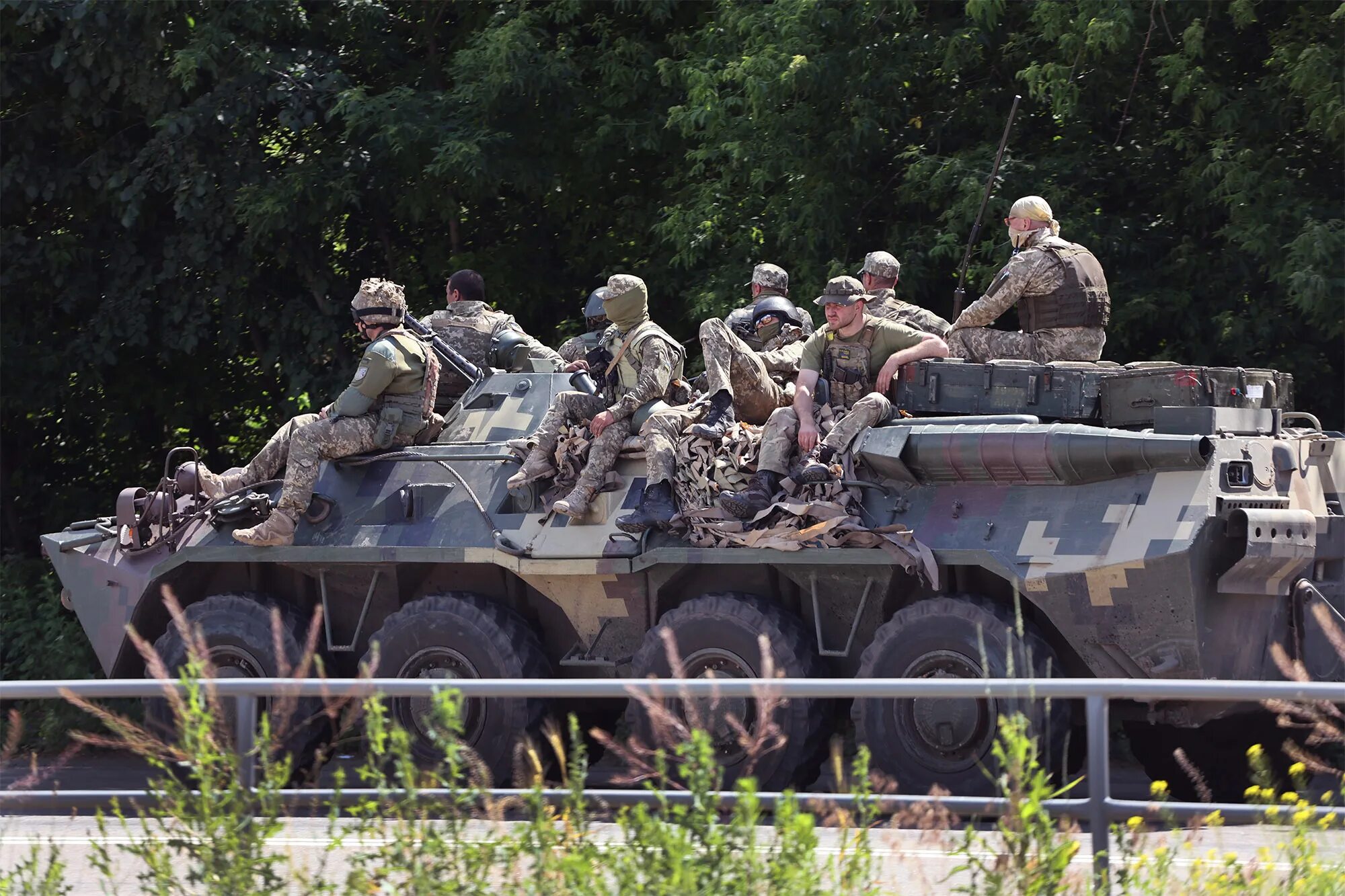 Нападение 2022. Украинские военные машины. Боевые действия. Российские войска под Киевом. Кулеба контрнаступление ВСУ.