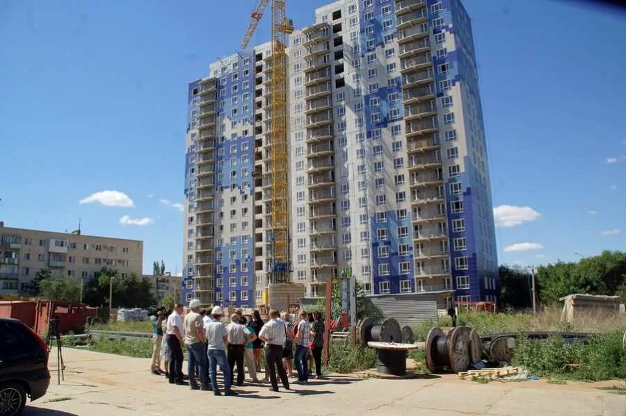 Адмиралтейский Красноармейский район. Строящиеся дома в Волгограде. ЖК Адмиралтейский Волгоград. Новый дом на набережной Волгограда Красноармейский район.