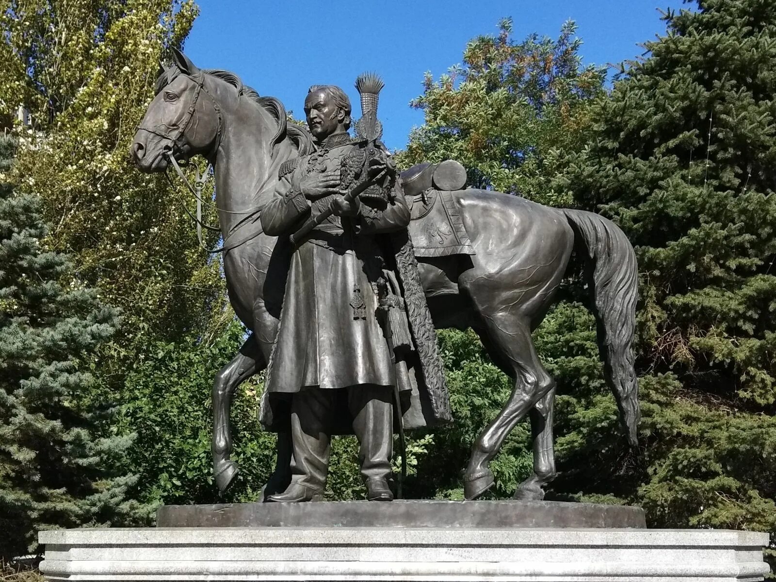 Окрестности дона. Город Ростов памятники. Памятники города Ростова. Примечательности Ростова на Дону. Достопримечательности г Ростова.