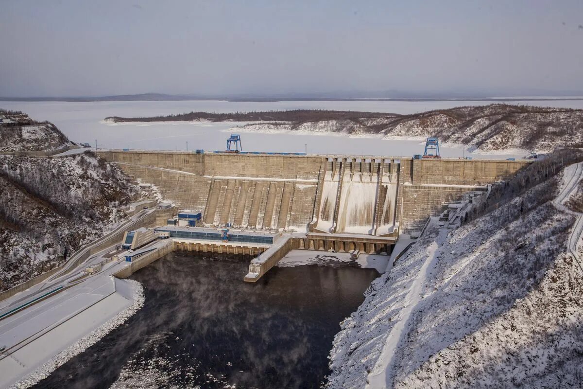 Зачем строят дамбы. Бурейская ГЭС водохранилище. Талакан ГЭС Бурейская ГЭС. Бурейская ГЭС Амурская область. Река Бурея ГЭС.