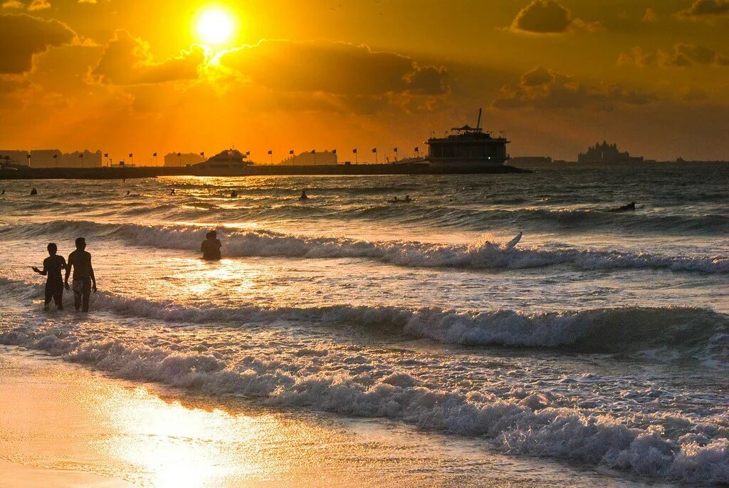 Шарджа закат. Sunset Beach Дубай. Закат в Шардже фото. Кума Бич Дубай.