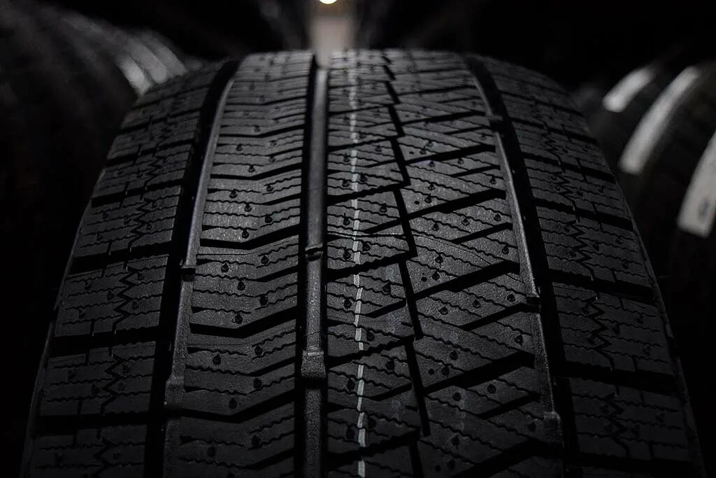 Близак айс. Bridgestone Blizzak Ice. Бриджстоун близак айс. Bridgestone Blizzak Ice XL. Bridgestone Blizzak VRX 225/60 r18.