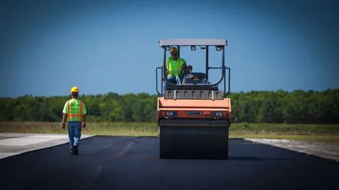Рабочие строительство дорог