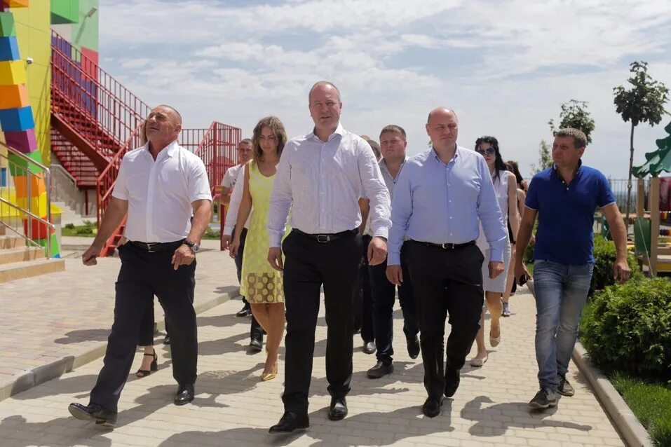 ук красный аксай. мск строительная компания ростов на дону. красный аксай жилой комплекс. завод красный аксай ростов на дону фото. парковка красный аксай ростов на дону.