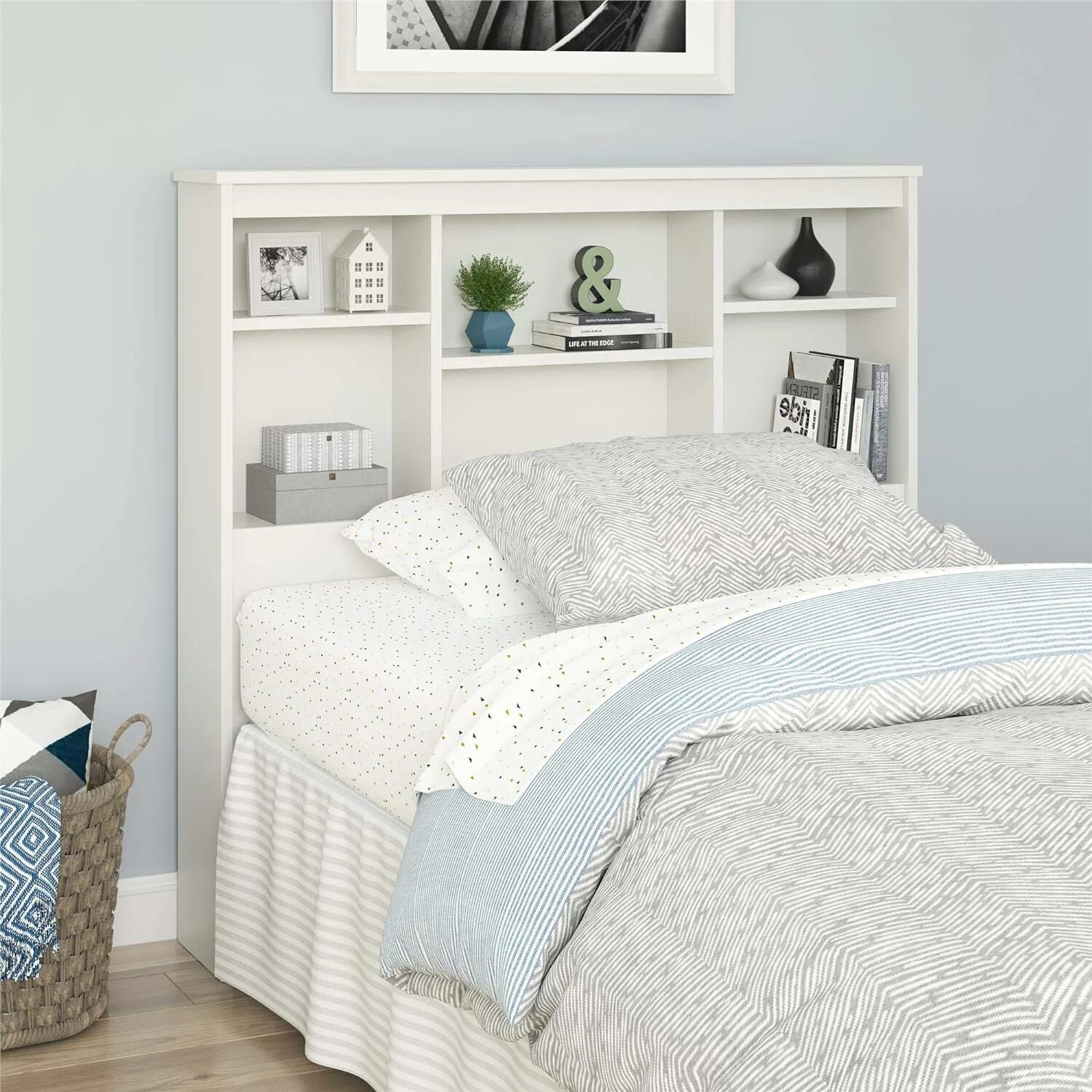 Книжный шкаф в спальне. Детская кровать с полками в изголовье. Детская мебель vox 4 you. Кровать с полосками на изголовье. Кровать полка откидная икеа.