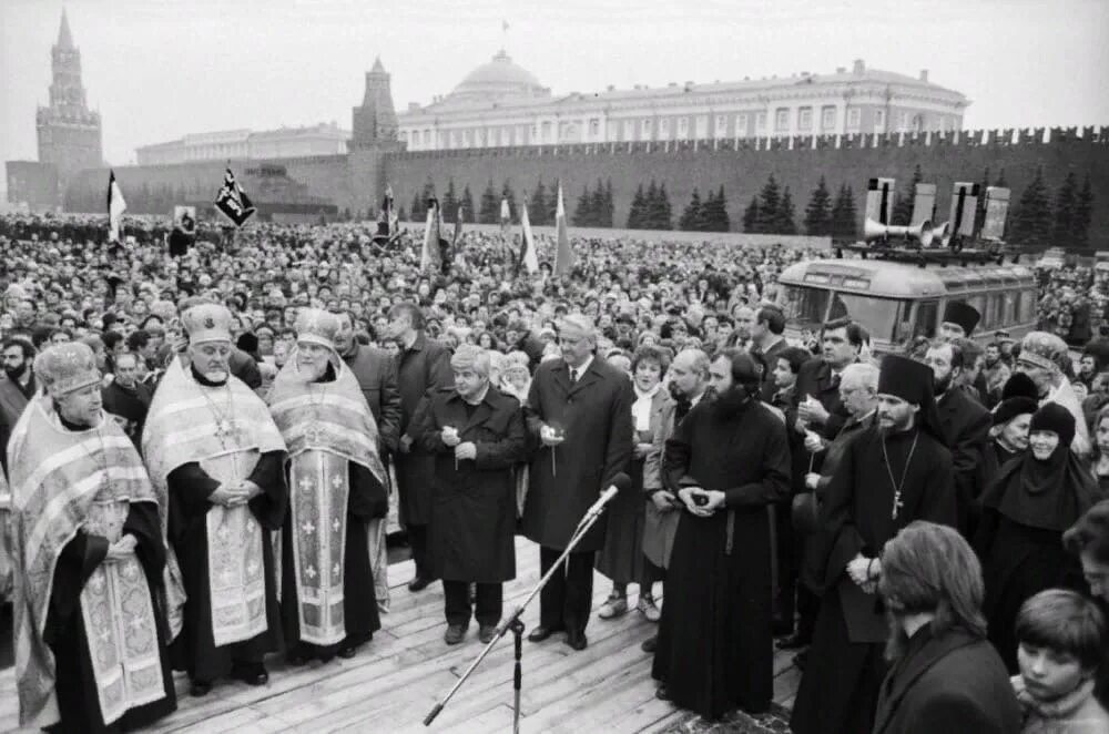 Религиозная жизнь в рф. Религиозное Возрождение в период перестройки. Возрождение Православия в 90-е годы в России. Церковь в СССР. Церковь 1990.