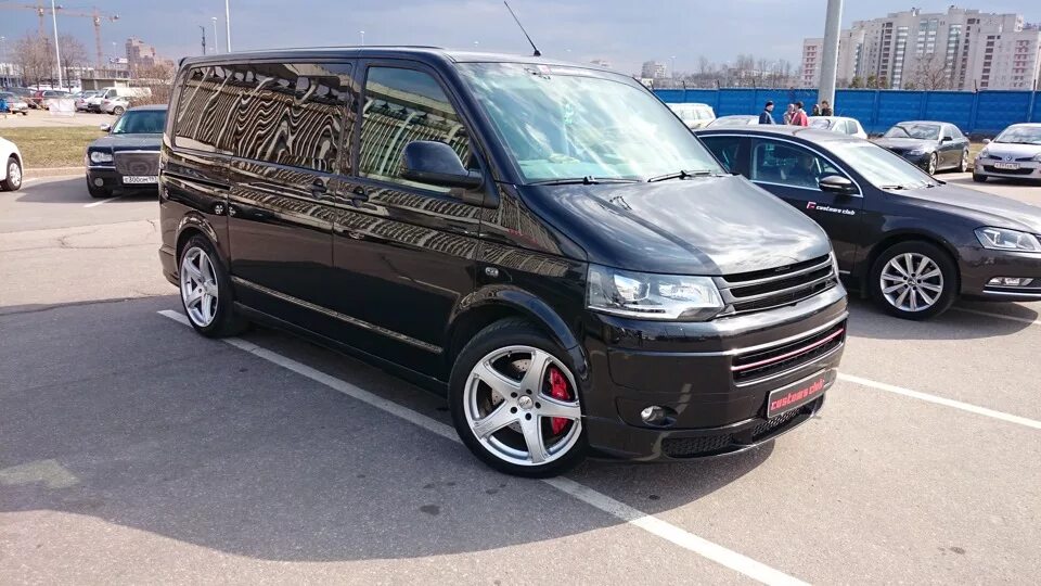 Фольксваген Мультивен т5. Volkswagen Caravelle т5 r19 колеса. Фольксваген Каравелла т5 Рестайлинг. Фольксваген т5 на r19. Фольксваген т5 2.5 дизель купить