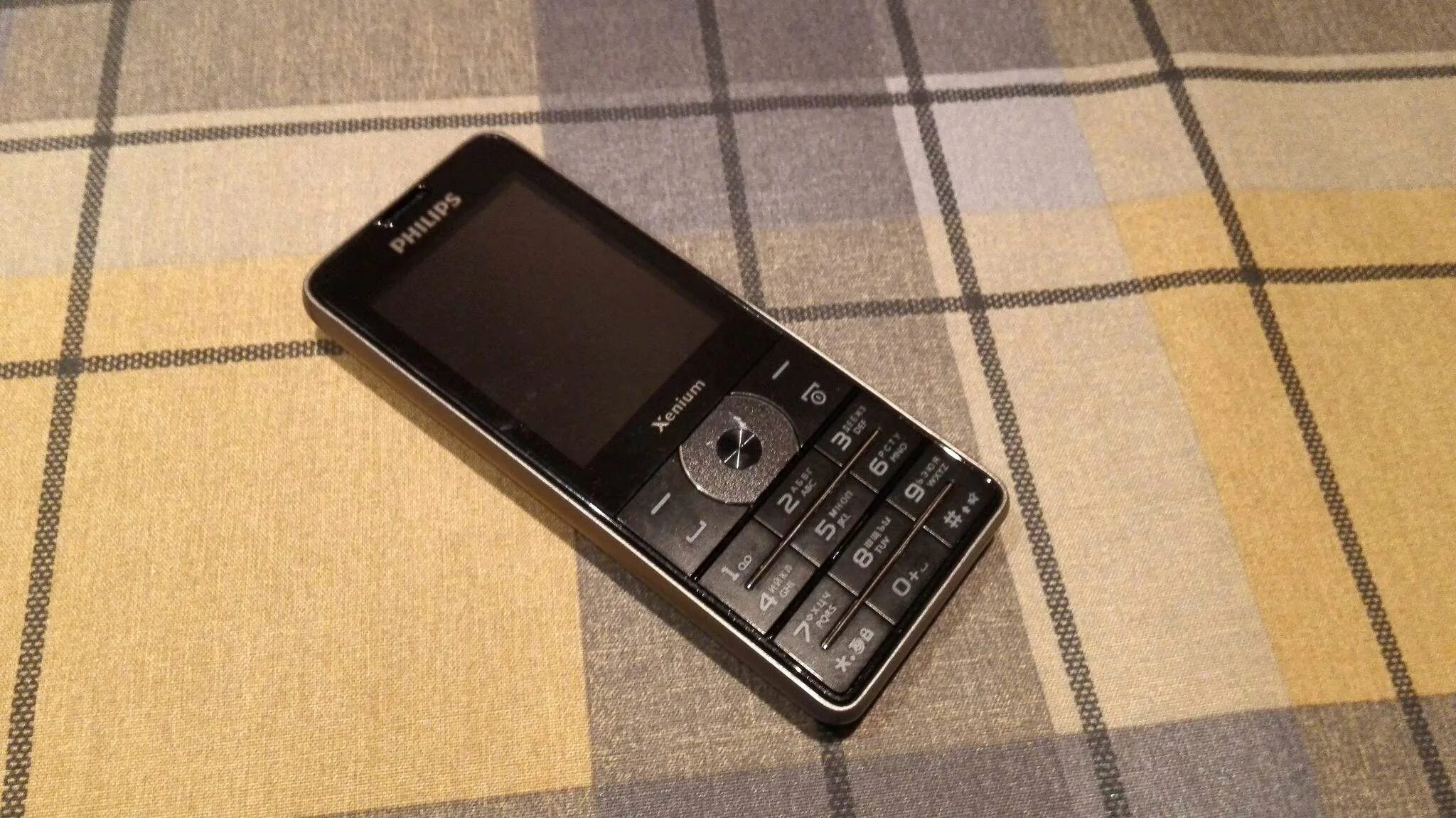 Xenium x333. Philips xenium 1560. филипс ксениум х1560.
