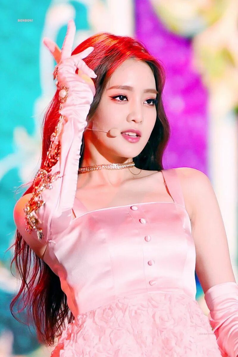 Сколько лет минни из джи айдл. Minnie gidle. минни g idle. минни из g i-dle. minnie из g idle.