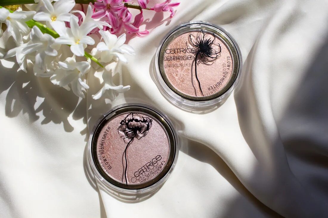 Катрис глоу. Catrice glow patrol glowy highlighter icon & aphrodite. Catrice glossy nail glow. Catrice хайлайтер. Хайлайтер catrice high glow 010.