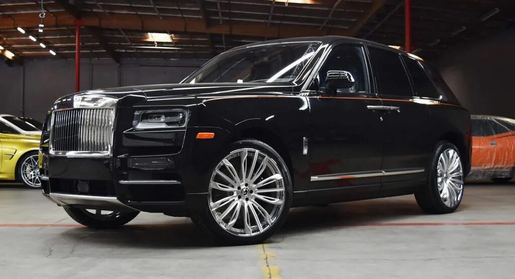 Rolls royce cullinan тамаев. Rolls royce cullinan wheels. rolls royce cullinan давидыча. rolls royce cullinan mansory. диски на роллс ройс куллинан.