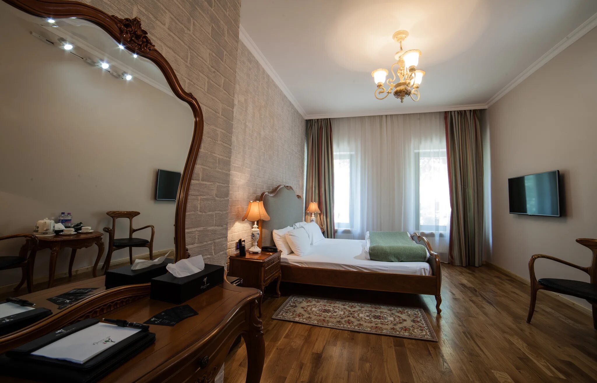 Грейс парк отель сочи. Времена года арбат отель. Hotel year. Отель грейс времена года адлер. Питер отель 1913.