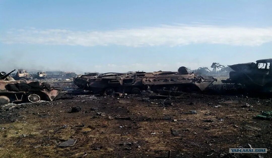 разгром колоны. разбитая колонна всу под дебальцево. курляндский котел 1945. разбитая колонна рф в буче. белорусская операция багратион.