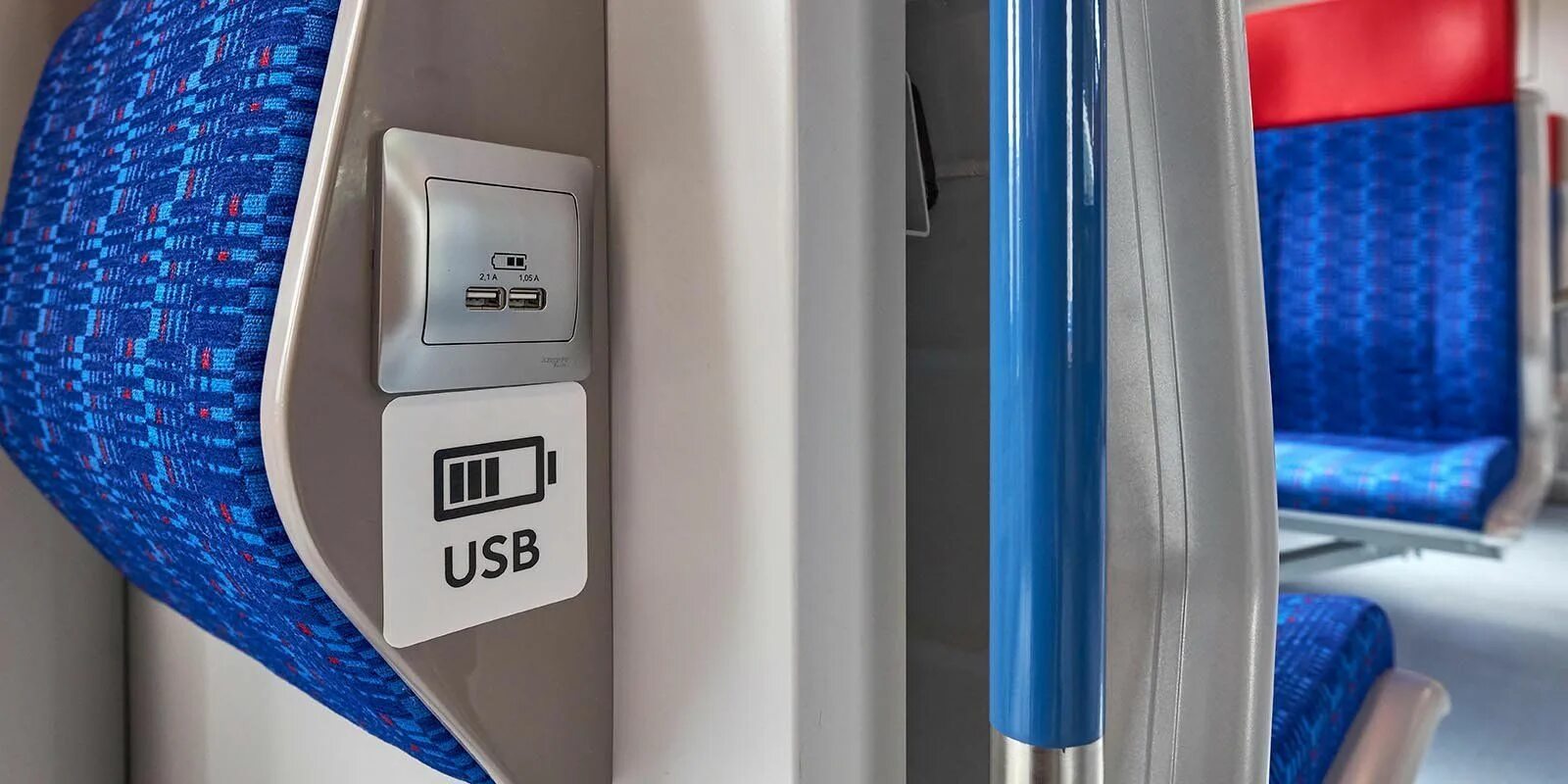 USB розетки в Ласточке. USB зарядка в поезде. Юсб розетка в поезде. USB зарядка в Ласточке. Розетки в вагоне поезда