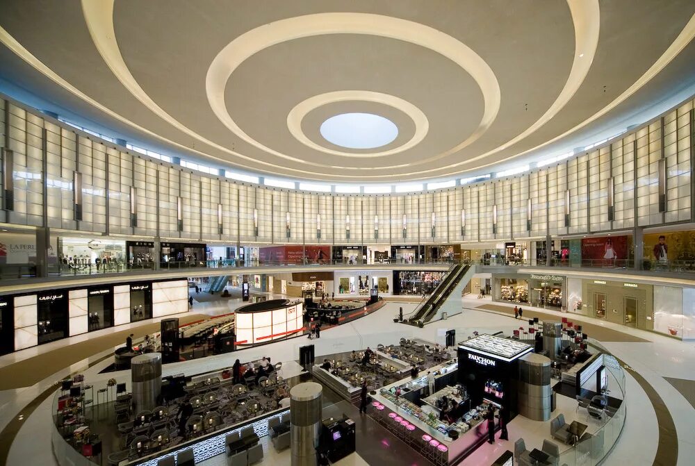 Тц первый магазин. Dubai Mall Дубай. Торговый центр Дубай Молл. Самый большой торговый центр в мире Dubai Mall. Dubai Mall площадь.