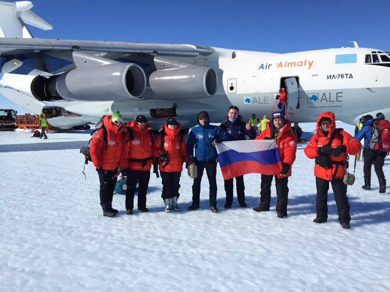 Аэродром Новолазаревская Антарктида. Антарктида Экспедиция на полюс. Антарктида Экспедиция Пельш. Российская Экспедиция в Антарктиду.