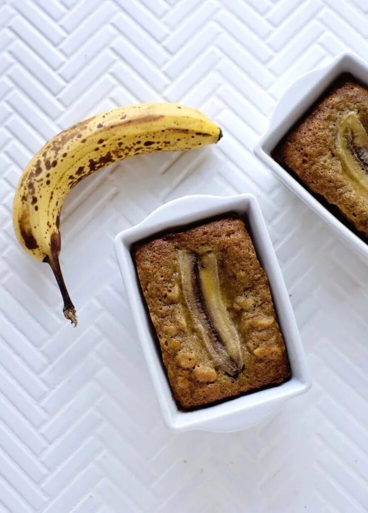 Переспелые бананы что приготовить быстро и вкусно. Блюда из бананов. Вкусный банан. Первые бананы. Банановый хлеб из переспелых бананов.