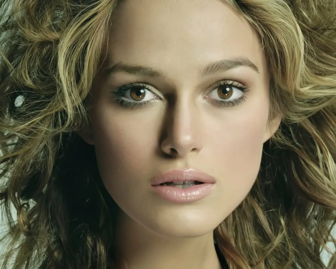 популярные люди девушки. Emma watson 2011. популярные люди девушки. популярные люди девушки. анджелина джоли глаза.