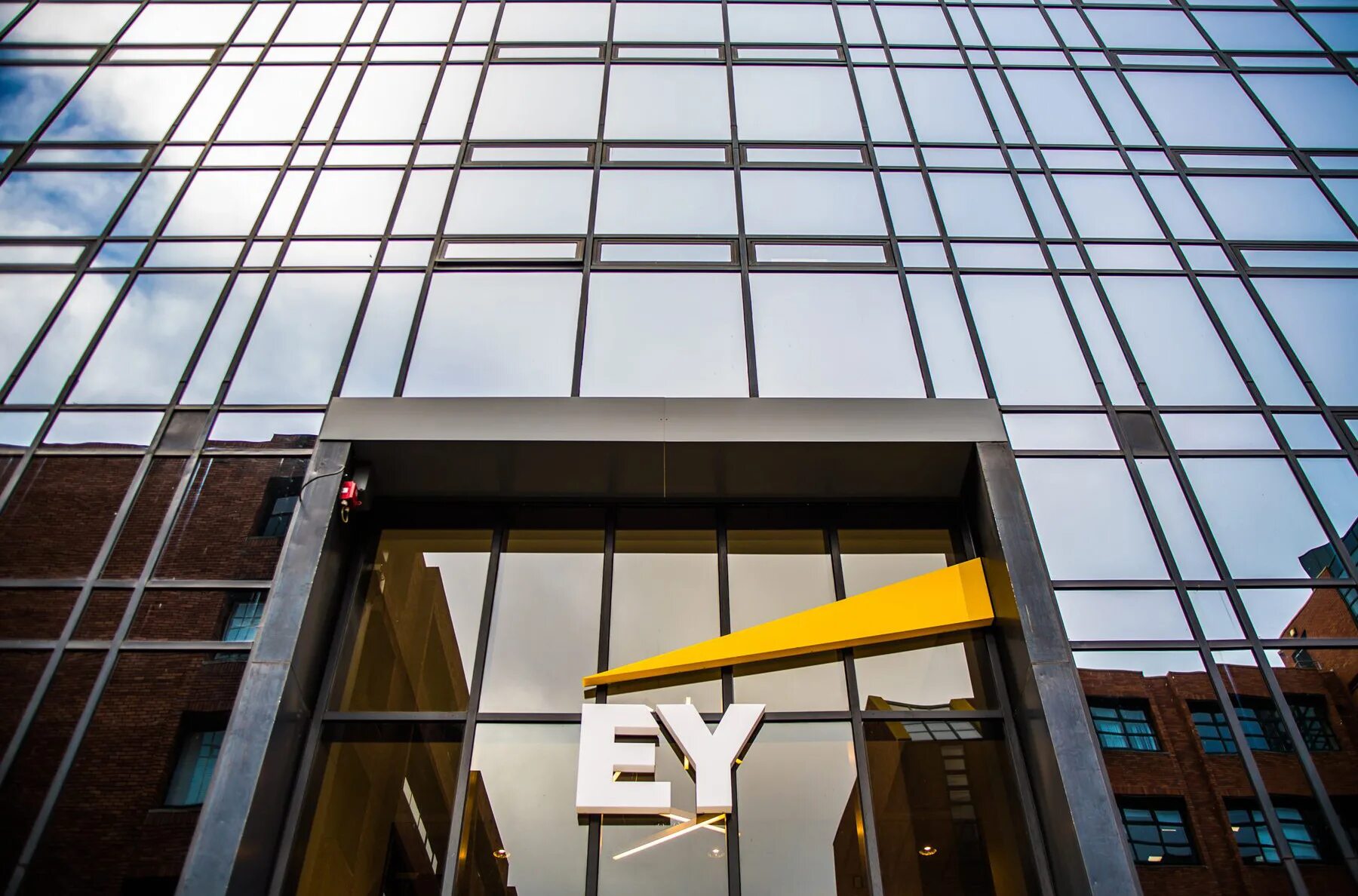 Ernst & young здание. Аудиторская компания Ernst young. Ernst & young Москва офис здание. Ernst young Лондон.