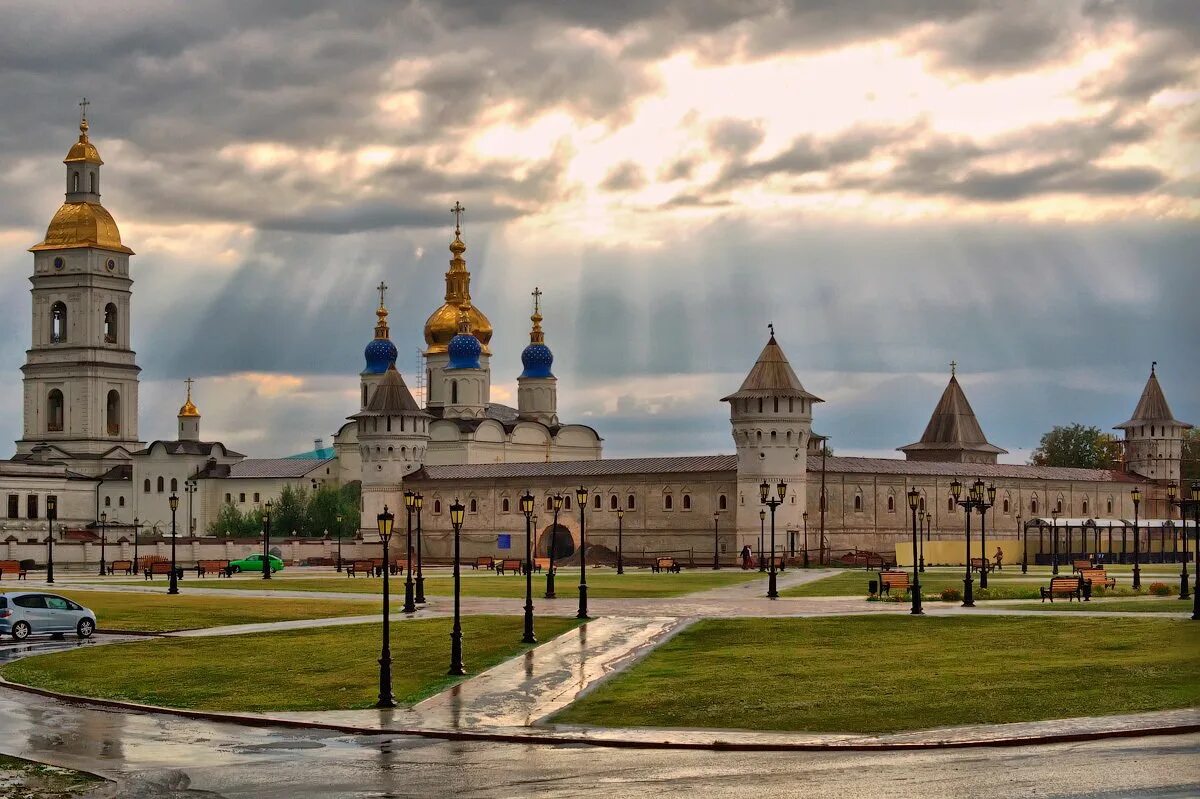 На какой фотографии представлен. Город Тобольск Тобольский Кремль. Тобольский Кремль Тюмень. Достопримечательности Тобольска. Тобольский Кремль.. Абалак Тобольский Кремль.