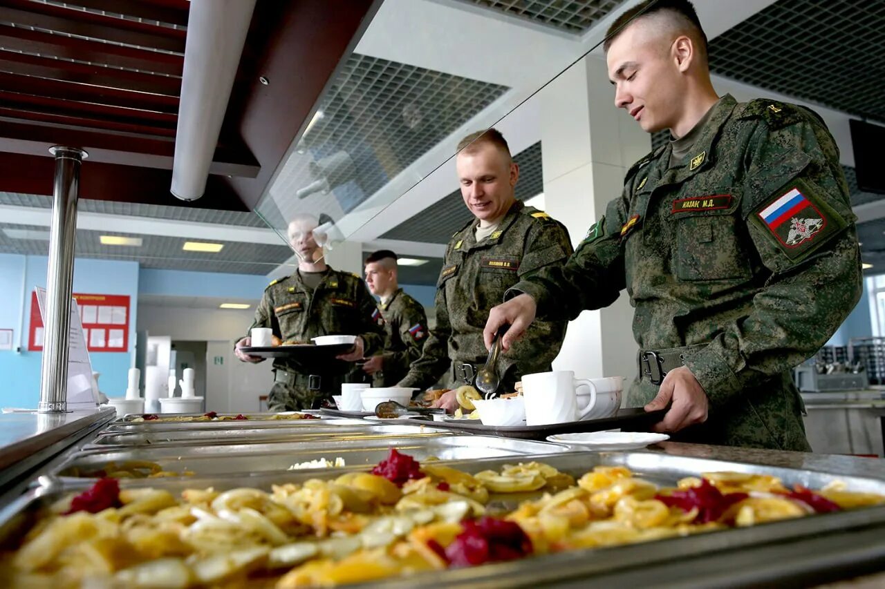 Армейское питание. Столовая солдат армии РФ. Армия России питания в столовой 2022. Столовая в армии России 2020. Солдатская столовая в армии РФ 2021г.