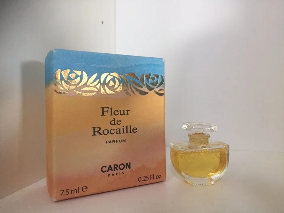 Caron fleur de Rocaille духи 15 мл. Fleur de Rocaille Caron миниатюра. Caron fleur de Rocaille туалетная вода 50 мл. Fleur de Rocaille Caron 1965 года. Флер сантал атар коллекшен