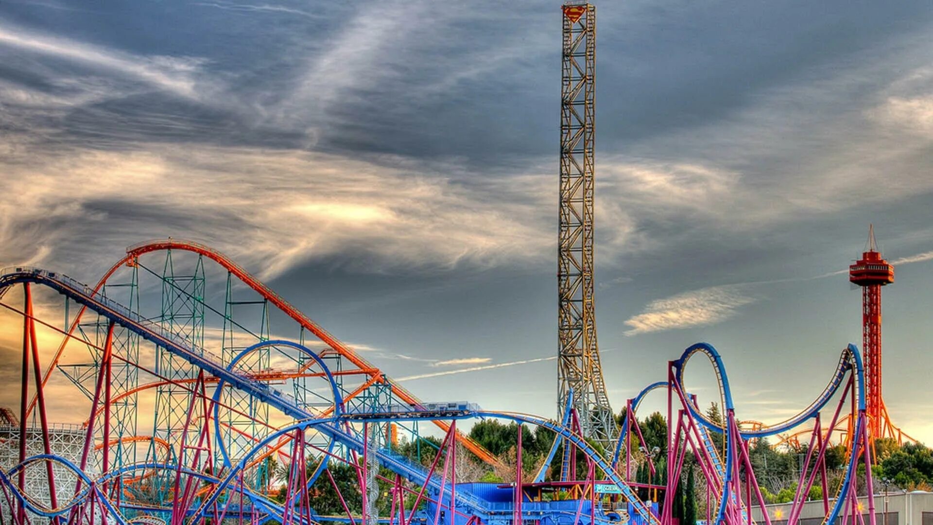 Six Flags парк аттракционов США. Парк сикс Флэгс Лос Анджелес. Лос Анджелес американские горки. Magic Mountain Лос Анджелес горки.