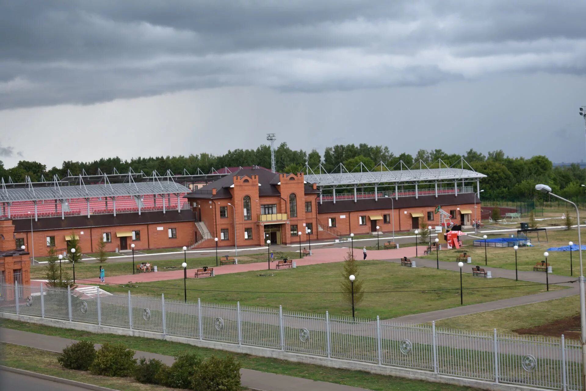 Мбу сш татнефть олимп чмр рт футбол. Стадион чистополь. Стадионе «татнефть олимп»,. Олимп чистополь. Футбольная команда олимп мамадыш 2009 год.