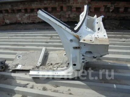 Передняя стойка кузова